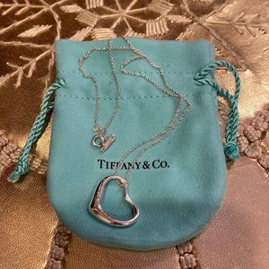 Tiffany & Co iconic sterling silver Elsa Peretti Heart pendant necklace